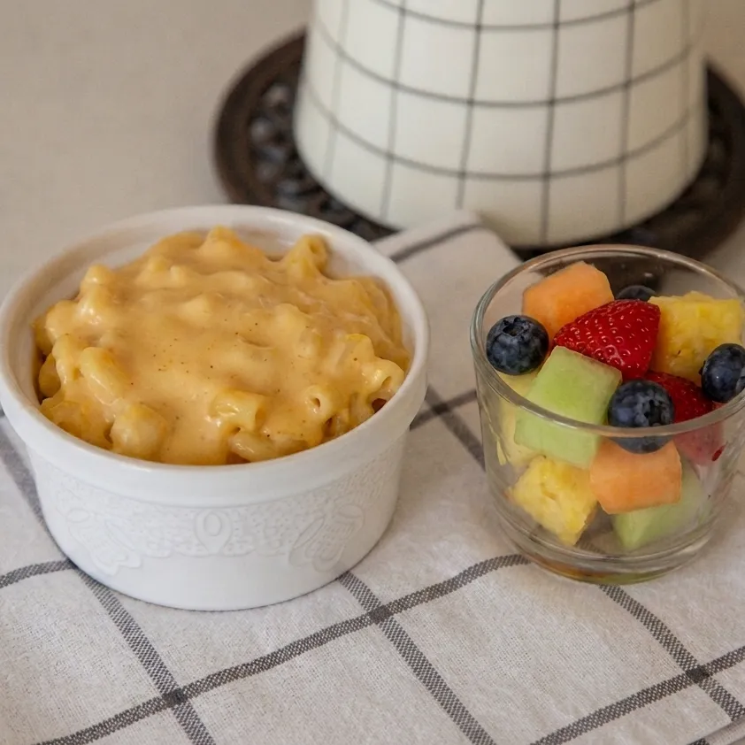 Dinnertime Juniors (Hidden Veggie Mac & Cheese + Fruit Medley)